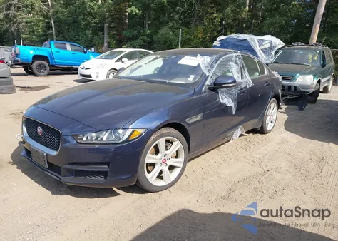 2018 Jaguar Xe 25T Premium z USA, uszkodzony, nr VIN SAJAJ4FX7JCP37906